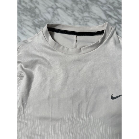 NIKE Women's Dri-FIT ADV Run Division Engineered Running  Jersey top FN2581 104 - Picture 5 of 14